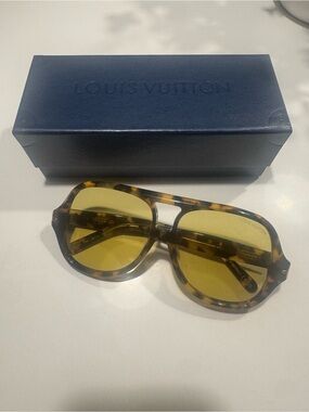 Louis Vuitton Aura Flower Tortoiseshell Frame Sunglasses with Yellow Lenses